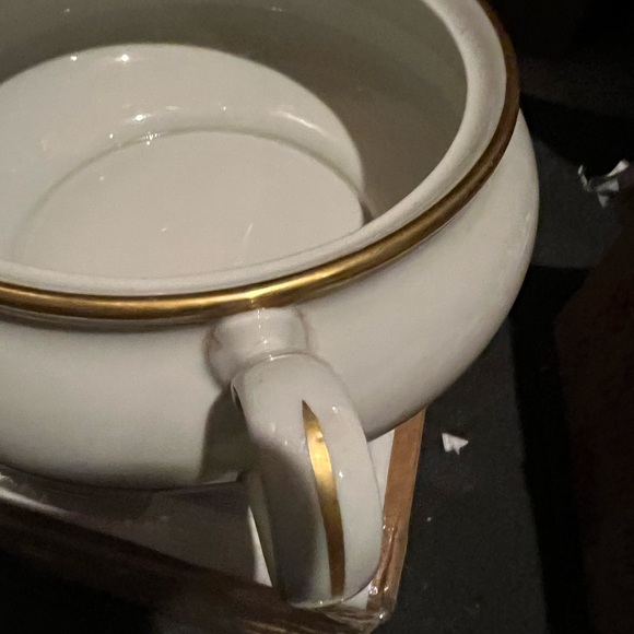 Vintage 22k yellow gold trim and cream large bowl with lid 6.2”high;7.4”diameter - Picture 6 of 12